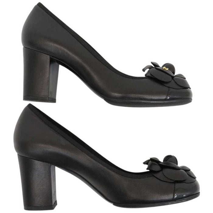 CHANEL 
COCO CC Logo 11C Patent 
Coco Mark Camellia Leather Pumps