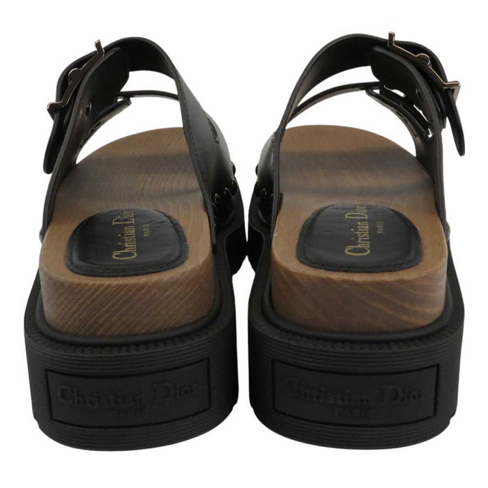 Dior 
Cintura Quake in Legno e Pelle 
Sandali DIORQUAKE