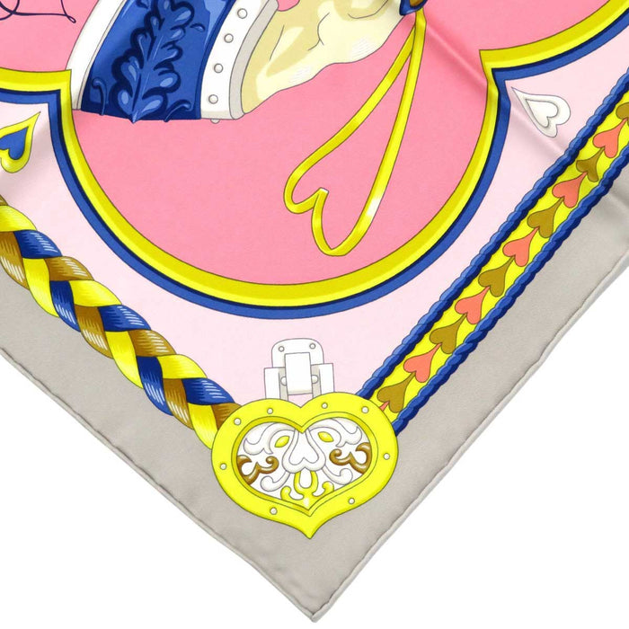 HERMES
Silk twill scarf large size horse heart
Carré 90 HARNAIS DE COUR Arne de Cour