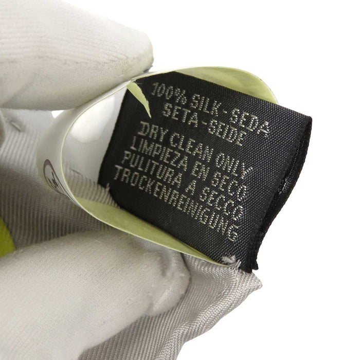 HERMES 
Foulard en twill de soie grand format cheval cœur 
Carré 90 HARNAIS DE COUR Arne de Cour