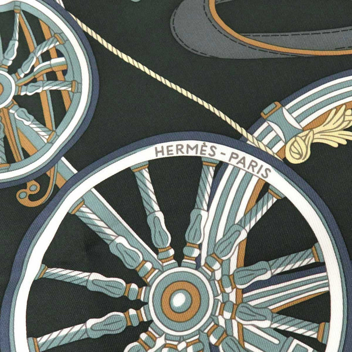 HERMES
Silk Large Square Carriage
Carré 90 Stately Wheels Scarf
Stately Wheels