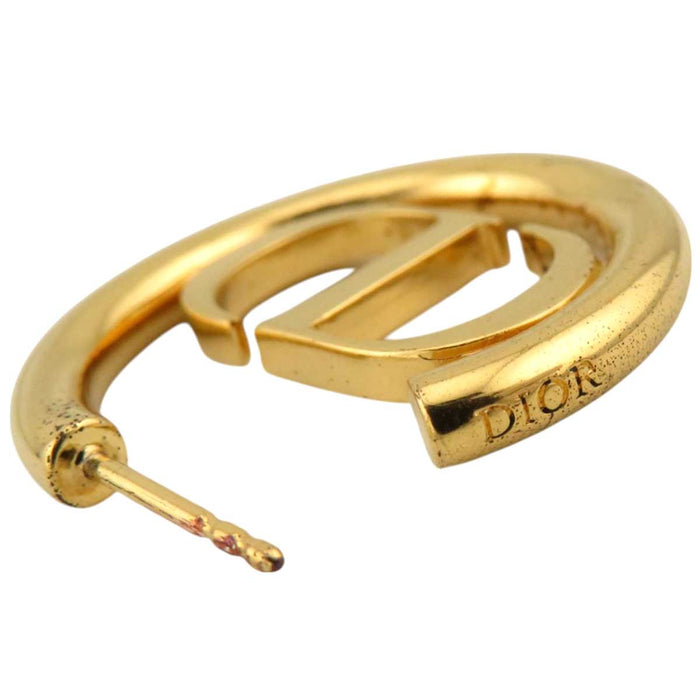 Dior 
CD logo métal couleur or 
30 Montaigne boucles d'oreilles créoles