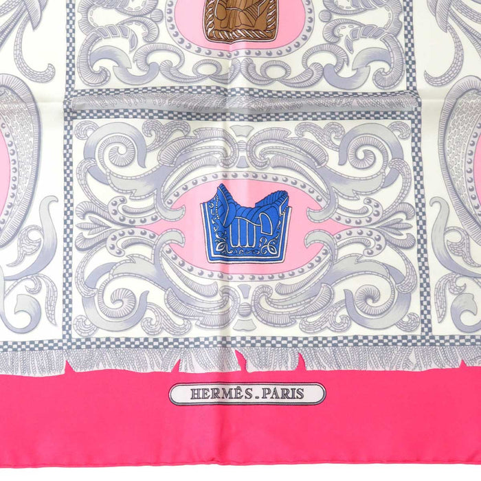 HERMES
Silk Large Square Horse
Carré 90 LA PRESENTATION Presentation Scarf
