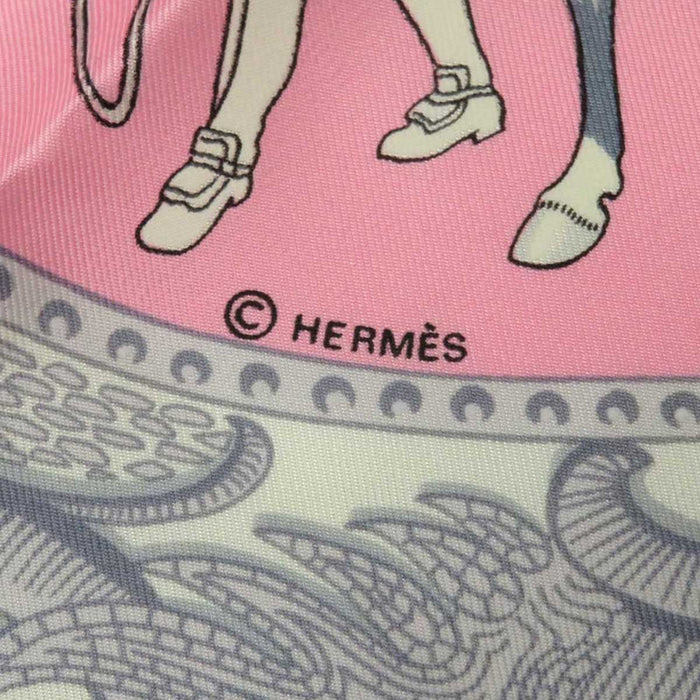 HERMES
Silk Large Square Horse
Carré 90 LA PRESENTATION Presentation Scarf
