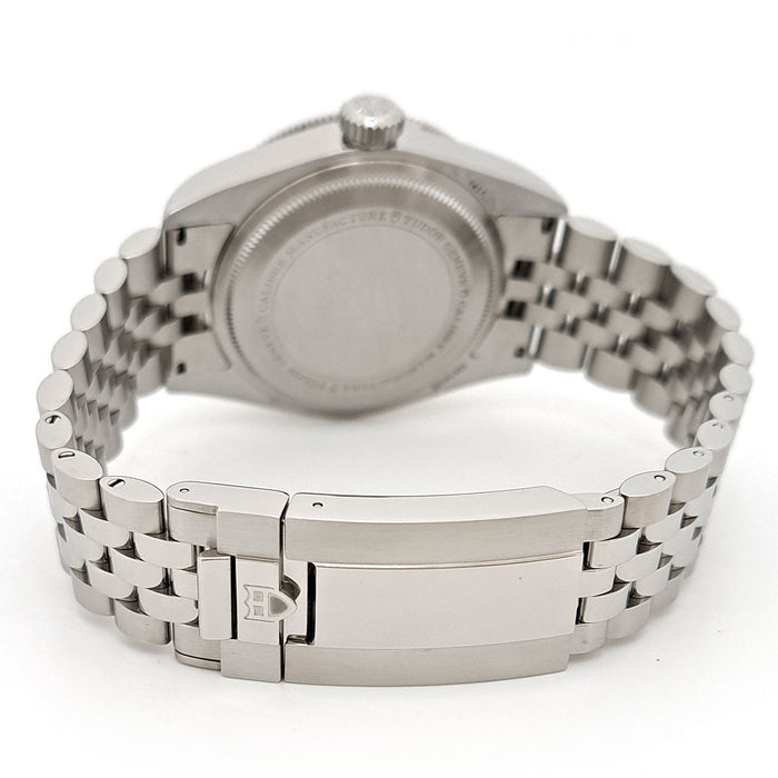 TUDOR
Black Bay 5-link Bracelet
With Box and Warranty Card