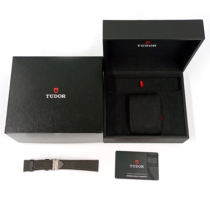 TUDOR
Black Bay S&G
With box and warranty card