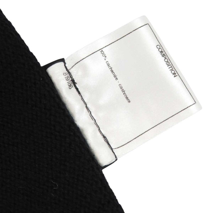 CHANEL
COCO CC Logo Coco Button Bicolor
Coco Mark Cashmere Cardigan