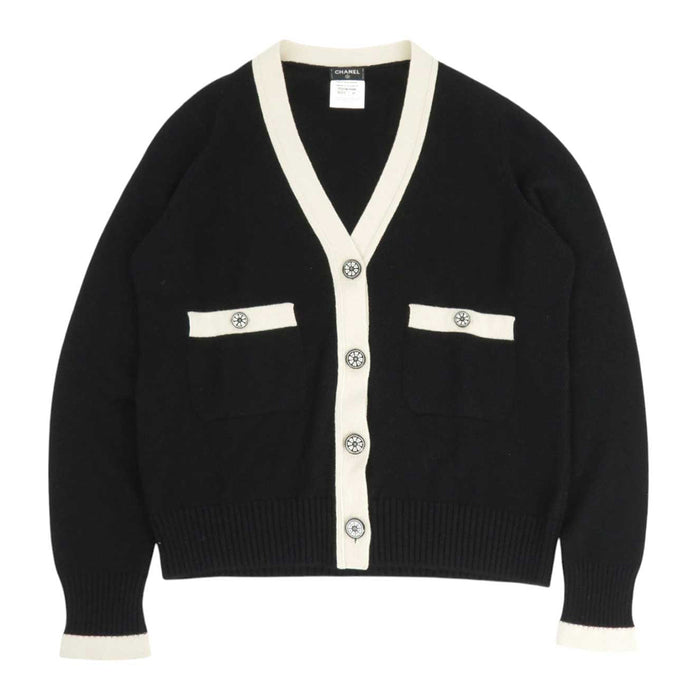 香奈儿
COCO CC 标志 可可扣 双拼色
可可标志 羊绒 开衫