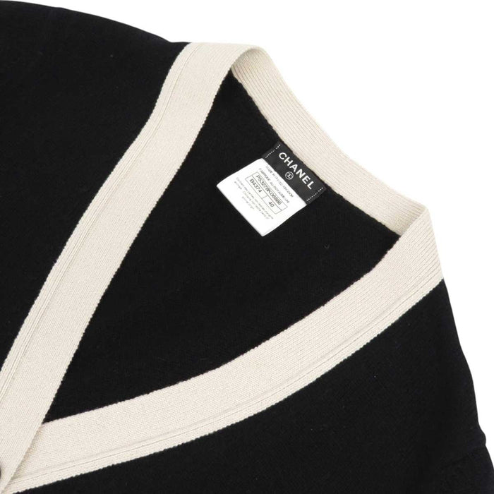 CHANEL
COCO CC Logo Coco Button Bicolor
Coco Mark Cashmere Cardigan