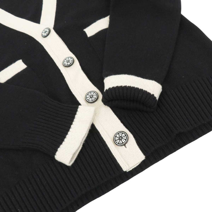 香奈儿
COCO CC 标志 可可扣 双拼色
可可标志 羊绒 开衫