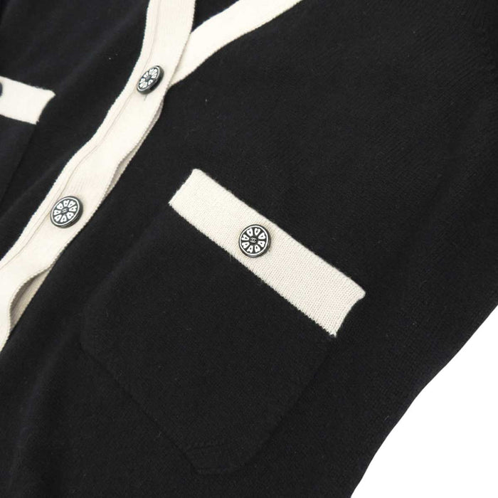 香奈儿
COCO CC 标志 可可扣 双拼色
可可标志 羊绒 开衫