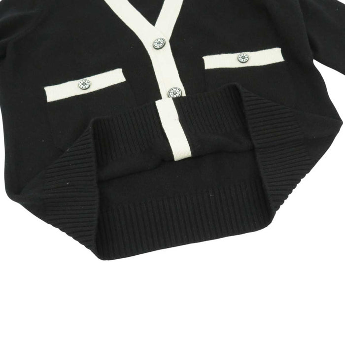 CHANEL
COCO CC Logo Coco Button Bicolor
Coco Mark Cashmere Cardigan