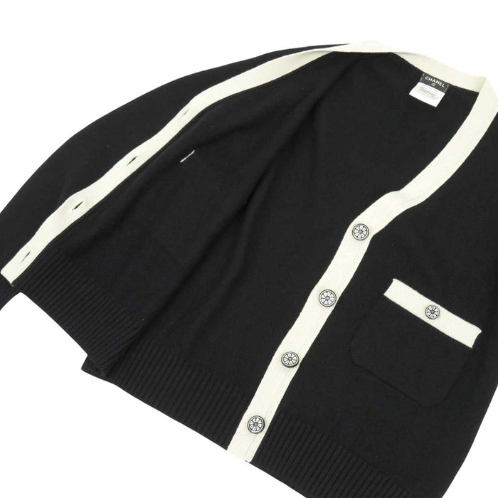 香奈儿
COCO CC 标志 可可扣 双拼色
可可标志 羊绒 开衫