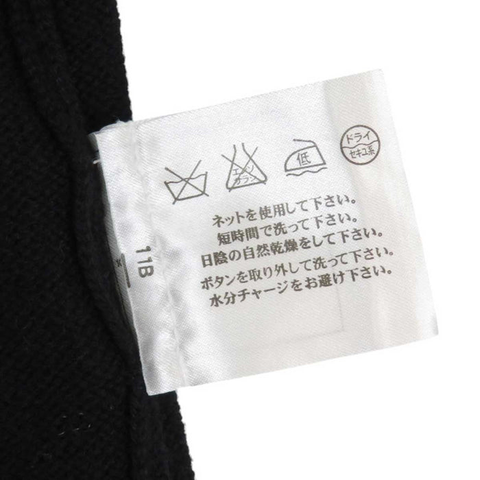 CHANEL
COCO CC Logo Coco Button Bicolor
Coco Mark Cashmere Cardigan