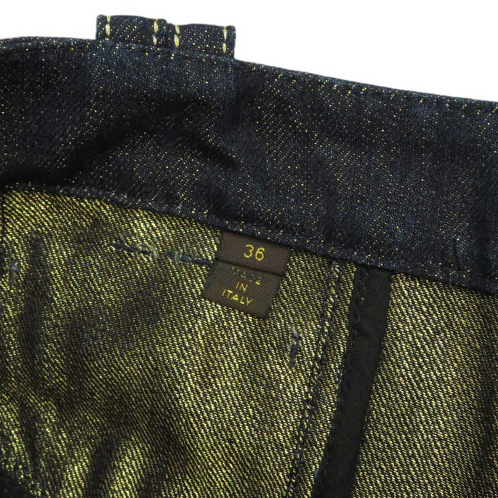 LOUIS VUITTON
LV Rhinestone Logo Button RW062W WJPA03CZ9
Lame Denim Pants