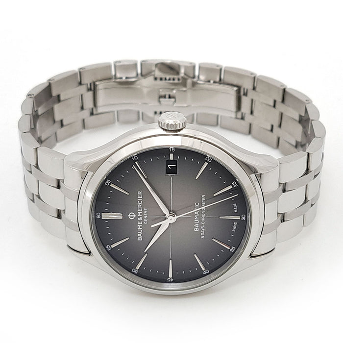 Baume & Mercier
Clifton Baumatic 5DAYS
With box and warranty card