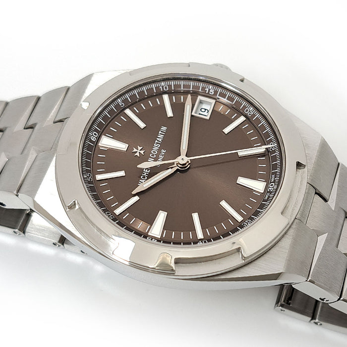 VACHERON CONSTANTIN
Overseas cadran marron
Avec boîte et garantie