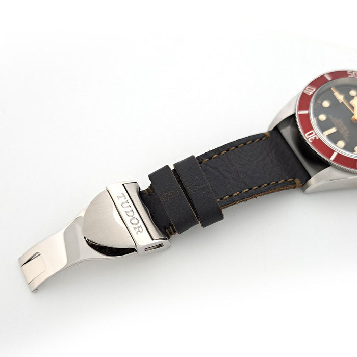 TUDOR
Black Bay
With box and warranty card