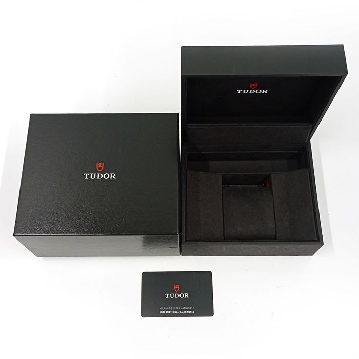 TUDOR
Black Bay
With box and warranty card