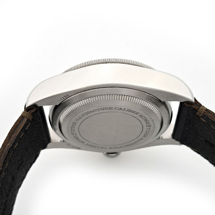 TUDOR
Black Bay
With box and warranty card