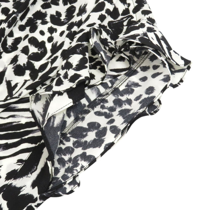 LOUIS VUITTON
LV logo button all-over pattern frill silk
monogram pullover french sleeve blouse