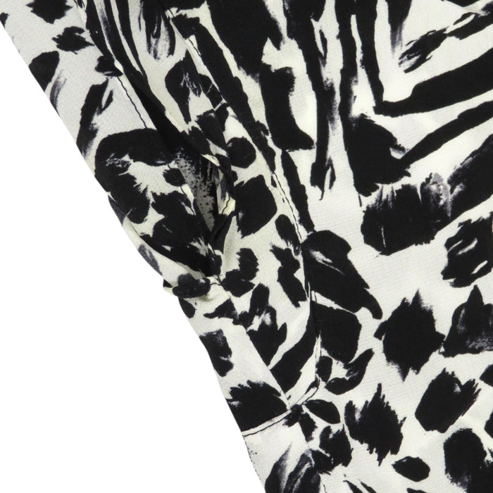 LOUIS VUITTON
LV logo button all-over pattern frill silk
monogram pullover french sleeve blouse