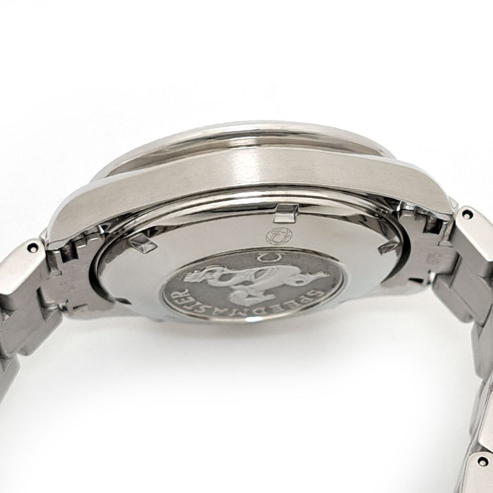 OMEGA
Speedmaster Date
With box and warranty card