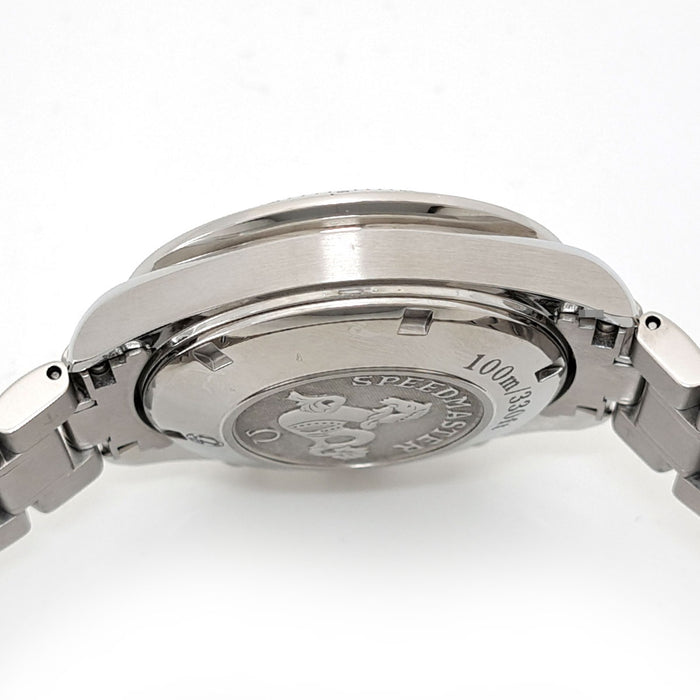 OMEGA
Speedmaster Date
With box and warranty card