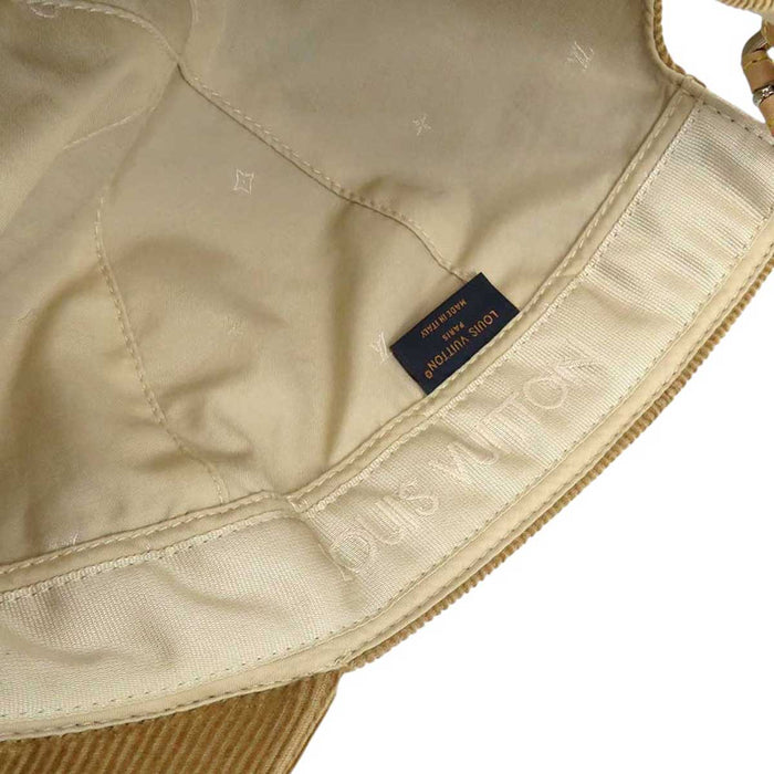 LOUIS VUITTON 
ロゴ 刺繍 
LV エンブロイダリー コーデュロイ キャップ