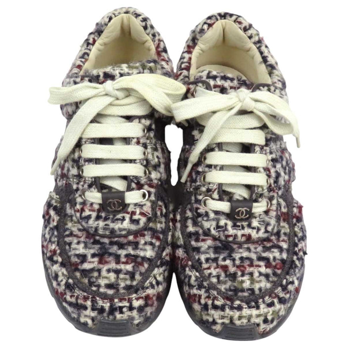 CHANEL 
COCO CC logo fabric 
Coco mark tweed sneakers