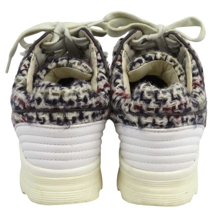 CHANEL 
COCO CC logo fabric 
Coco mark tweed sneakers