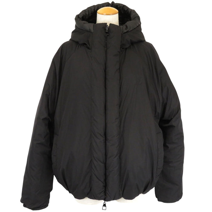 LOUIS VUITTON
Giacca imbottita con motivo Monogramma LV Flower
Giacca con doppia cerniera
Monogramma reversibile