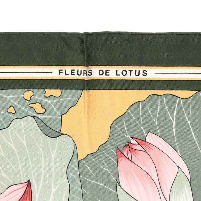 HERMES
Flower Scarf Large Silk
Carré 90 FLEURS DE LOTUS Lotus Flower