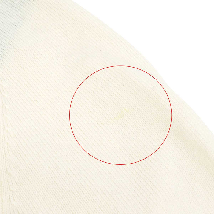 CHANEL
Logo V-neck
Cashmere Long Sleeve Knit