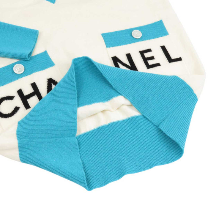 CHANEL
Logo V-neck
Cashmere Long Sleeve Knit