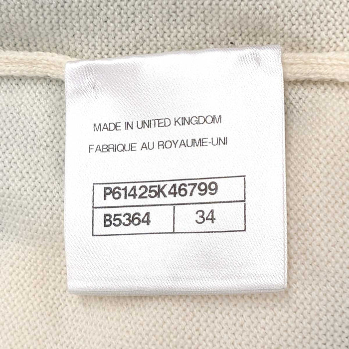 CHANEL
Logo V-neck
Cashmere Long Sleeve Knit