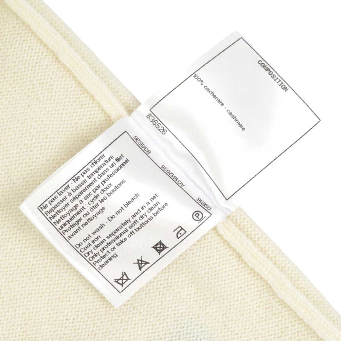 CHANEL
Logo V-neck
Cashmere Long Sleeve Knit