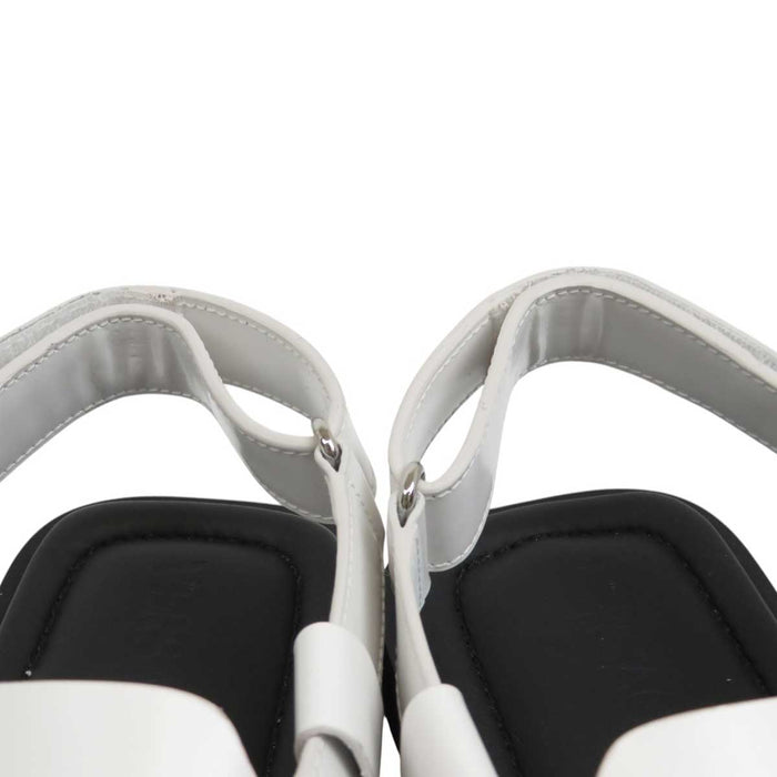 VERSACE
Sandali bassi
Sandali bassi in pelle Medusa con fibbia slingback