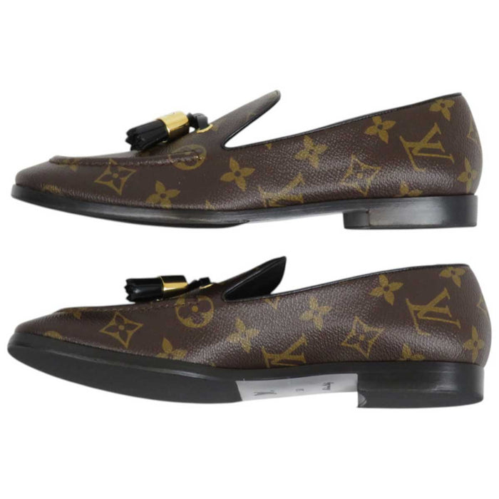 LOUIS VUITTON
All-over pattern moccasin logo gold color metal
LV monogram tassel leather loafer