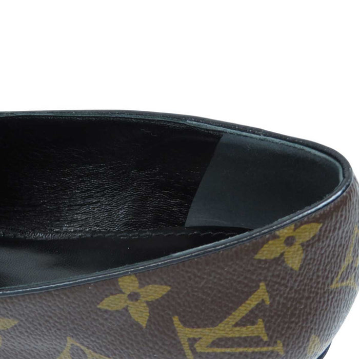 LOUIS VUITTON
All-over pattern moccasin logo gold color metal
LV monogram tassel leather loafer
