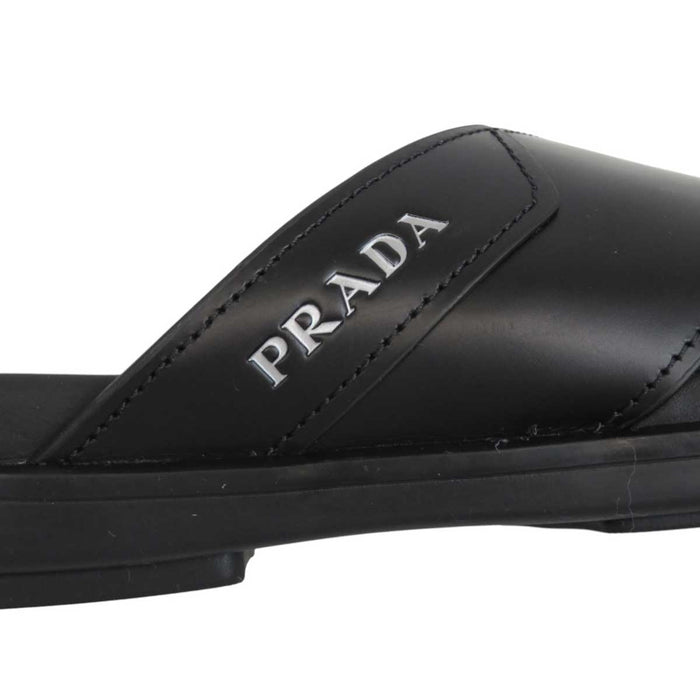 PRADA 
ロゴ ビーチサンダル フラットサンダル 
レザー トングサンダル