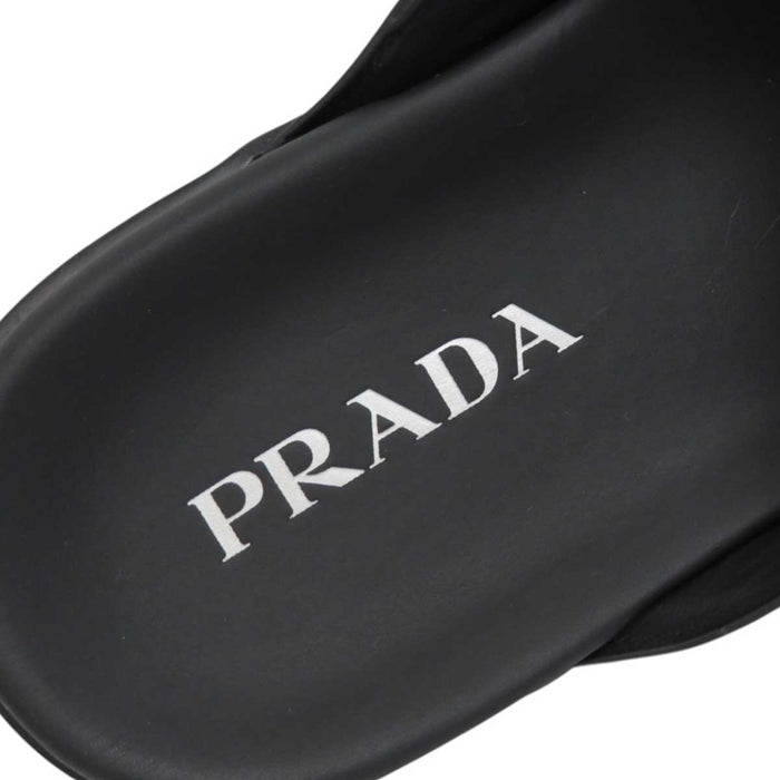 PRADA 
ロゴ ビーチサンダル フラットサンダル 
レザー トングサンダル