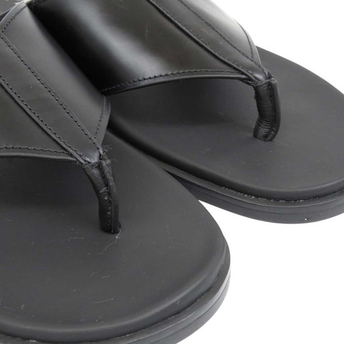 PRADA 
ロゴ ビーチサンダル フラットサンダル 
レザー トングサンダル