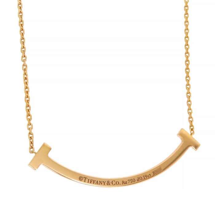 TIFFANY&Co. 
Collana T Smile media con diamante