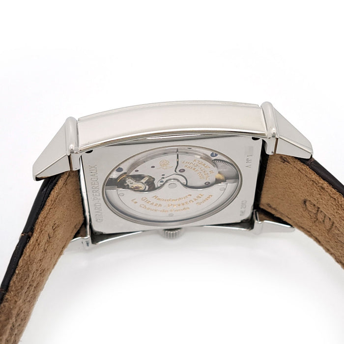 GIRARD-PERREGAUX 
Vintage 1945 
With box and warranty card