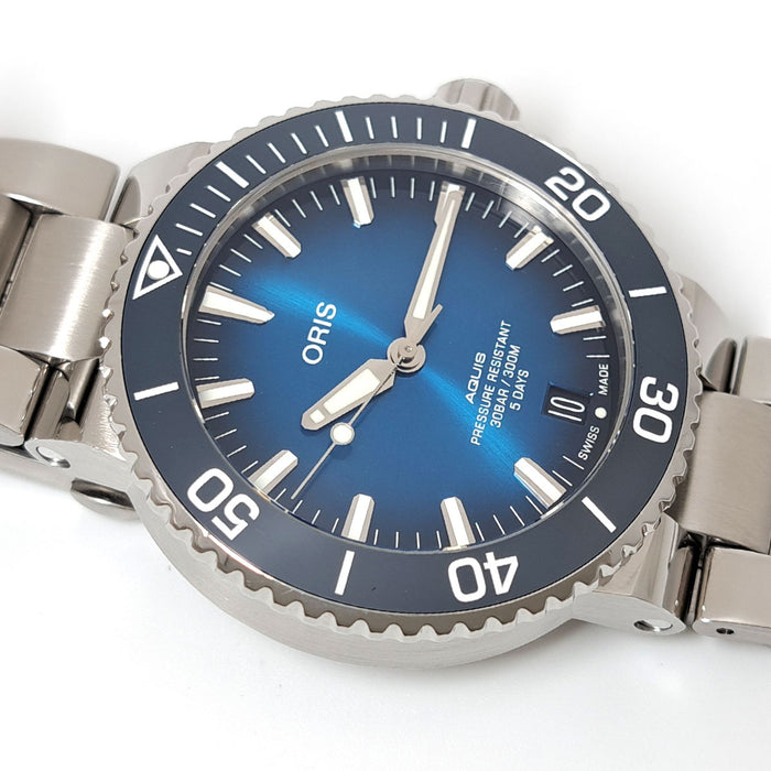 ORIS 
Aquis Date Caliber 400 
With Box and Warranty Card