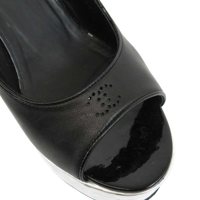 CHANEL
COCO CC Logo Wedge Sole Slingback Open Toe
Coco Mark Punching Metallic Sandals