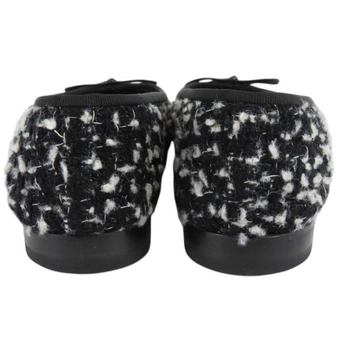 CHANEL 
COCO CC Logo Enamel Round Toe 
Coco Mark Ribbon Tweed Ballet Shoes