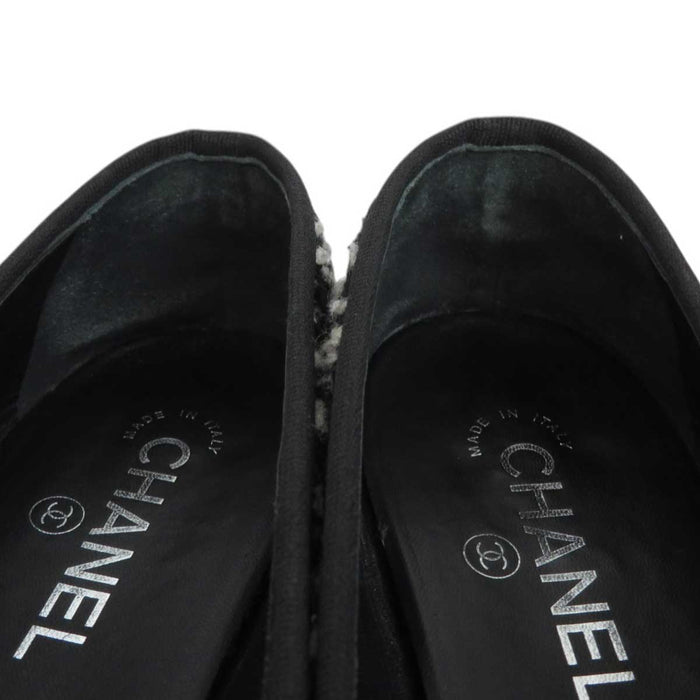 CHANEL 
COCO CC Logo Enamel Round Toe 
Coco Mark Ribbon Tweed Ballet Shoes