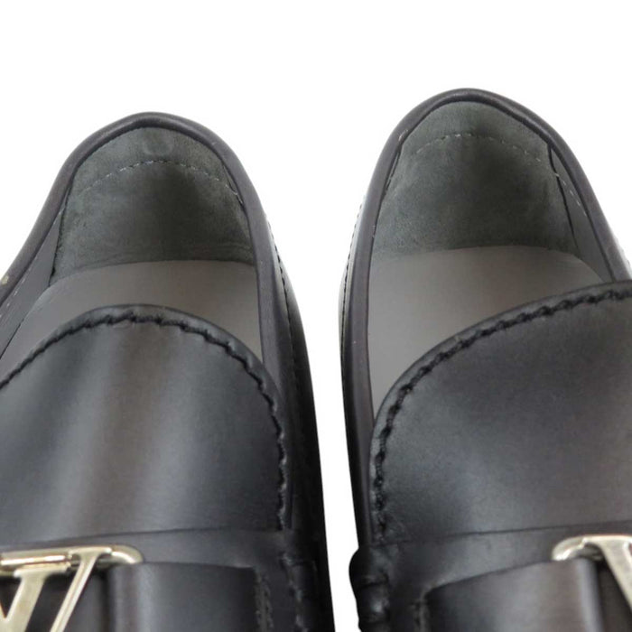 LOUIS VUITTON 
2019 LV Logo 
Hockenheim Loafers